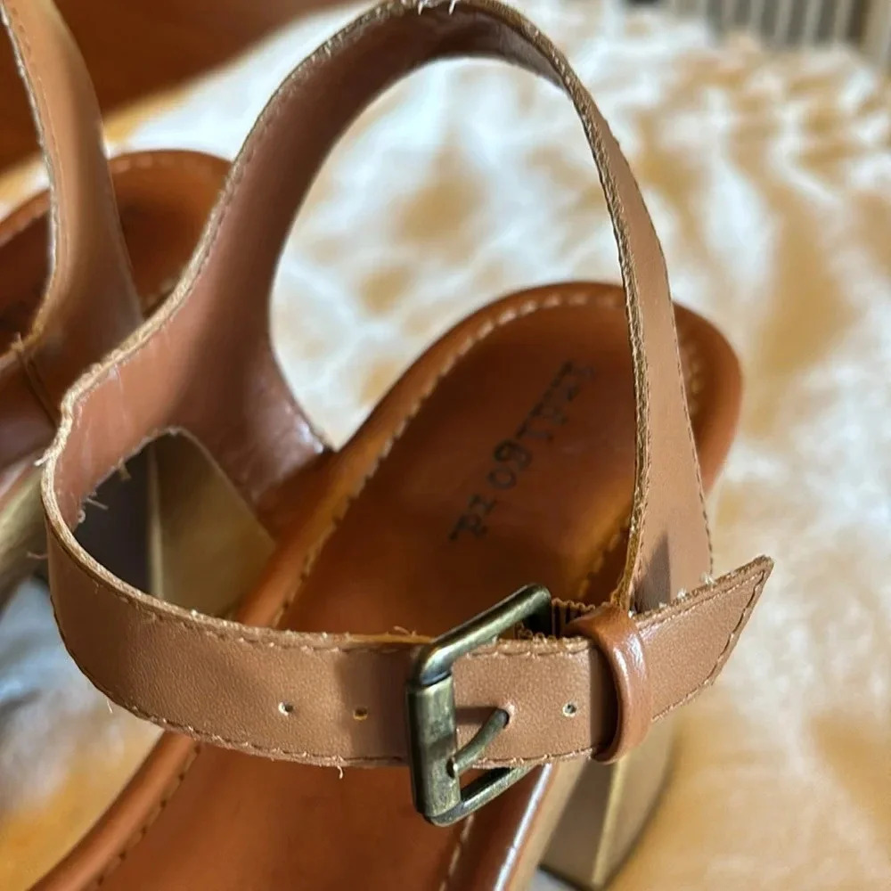 Indigo rd. Women's High Block Heel Open Toe Strappy Faux Leather Sandal 91/2M - Picture 8 of 9